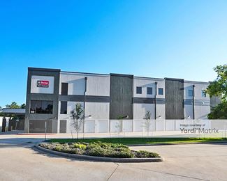 Photo 2 of iStorage - 2135 West Davis Street, Conroe, TX