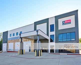 Photo 3 of iStorage - 2135 West Davis Street, Conroe, TX