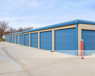 Photo 3 of Streamlined Storage - 304 1st Street North, Altoona, IA