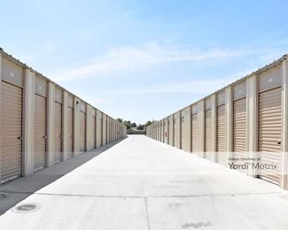 Photo 3 of StorMax - 1067 North 12th Avenue, Hanford, CA