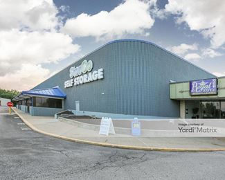 Photo 1 of StorCo Self Storage - 24 O'Fallon Square, O'Fallon, MO