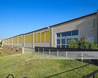 Photo 2 of 10 Federal Self Storage - 2920 Avenue F, Arlington, TX
