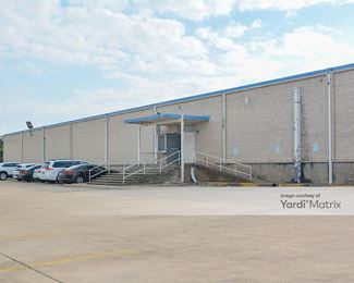 Photo 4 of 10 Federal Self Storage - 2920 Avenue F, Arlington, TX