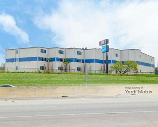 Photo 3 of iStorage - 870 Hot Wells Blvd, San Antonio, TX
