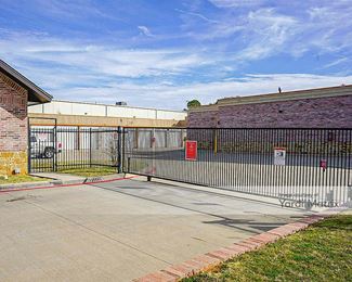 Photo 3 of CubeSmart Self Storage - 2130 West Pleasant Ridge Road, Arlington, TX