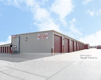 Photo 2 of Tulare Mini Storage - 201 North West Street, Tulare, CA
