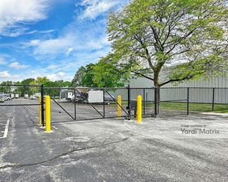Photo 4 of Extra Space Storage - 17000 West Rogers Drive, New Berlin, WI