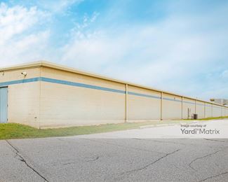 Photo 4 of Lakeside Budget Storage - 13120 Hall Road, Sterling Heights, MI