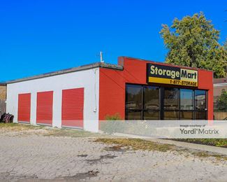 Photo 2 of StorageMart - 6701 Hickman Road, Urbandale, IA