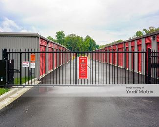 Photo 4 of Store Space Self Storage - 8201 Woodyard Road, Clinton, MD