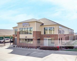 Photo 2 of iStorage - 310 North Rock Road, Derby, KS