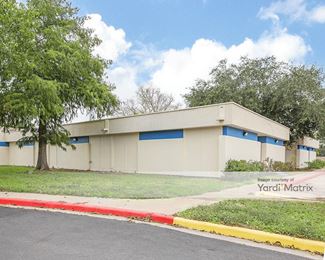 Photo 2 of Right Move Storage - 301 Medic Lane, Alvin, TX