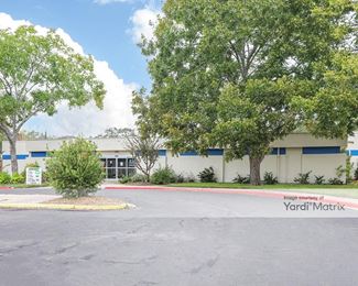 Photo 3 of Right Move Storage - 301 Medic Lane, Alvin, TX
