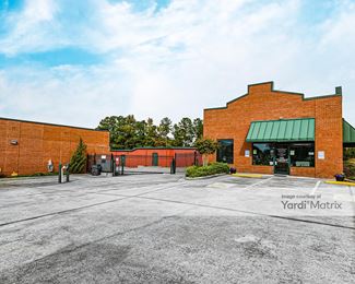 Photo 2 of American Flag Self Storage - 2474 Hope Mills Road, Fayetteville, NC