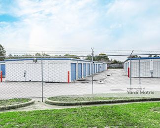 Photo 3 of Usa Storage Center - 3116 Deaver Circle, Hope Mills, NC