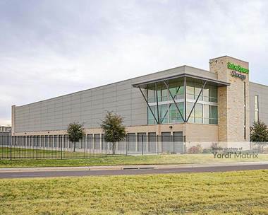 Storage Units for Rent available at 650 North Fwy, Fort Worth, TX 76102