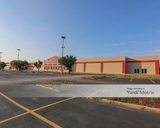 Photo 2 of Extra Space Storage - 10835 Saint Charles Rock Road, Saint Ann, MO