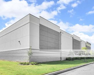 Photo 2 of Extra Space Storage - 6240 Old Canton Road, Jackson, MS