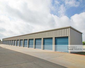Photo 3 of Extra Space Storage - 2333 South New Road, Waco, TX