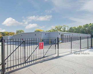Photo 2 of CubeSmart Self Storage - 37021 North Sheridan Road, Beach Park, IL