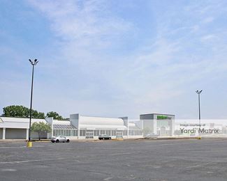 Photo 4 of Extra Space Storage - 5860 Lewis Avenue, Toledo, OH
