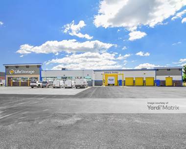 Storage Units for Rent available at 2590 Military Road, Niagara Falls, NY 14304