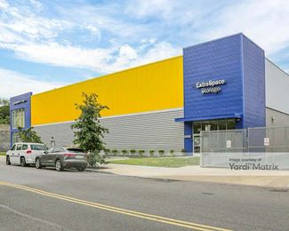Photo 2 of Manhattan Mini Storage - 62-05 30th Avenue, Woodside, NY