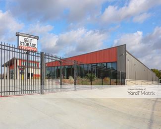 Photo 2 of Extra Space Storage - 14215 Hwy 6, Rosharon, TX