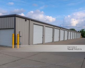 Photo 3 of Storage Rentals of America - 3244 NW Prairie Lane, Des Moines, IA