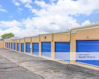 Photo 2 of Extra Space Storage - 3399 Sheila Lane, Dallas, TX