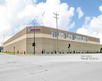 Photo 3 of Devon Self Storage - 822 Marquette Street, Racine, WI