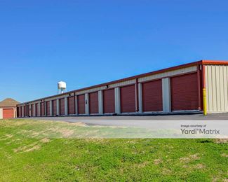 Photo 4 of FM 812 Storage - 108 Cielo Vista Drive, Del Valle, TX