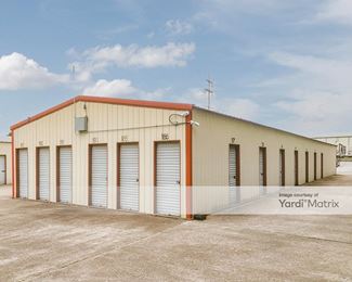 Photo 2 of County Line Storage - 3068 B N Thompson, Springdale, AR