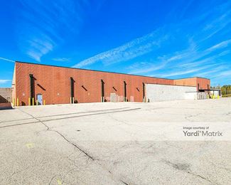 Photo 4 of Extra Space Storage - 2411 North Randall Road, Carpentersville, IL
