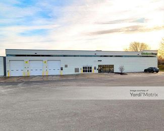 Photo 2 of Extra Space Storage - 105 Albrecht Drive, Lake Bluff, IL