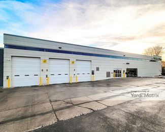 Photo 4 of Extra Space Storage - 105 Albrecht Drive, Lake Bluff, IL