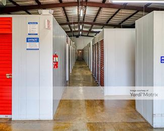 Photo 4 of Devon Self Storage - 2207 West Pinhook Road, Lafayette, LA