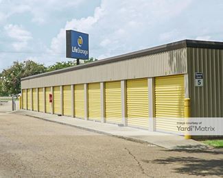 Photo 1 of Devon Self Storage - 2888 NE Evangeline Trwy, Lafayette, LA