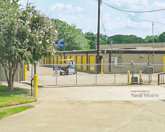 Photo 2 of Devon Self Storage - 2888 NE Evangeline Trwy, Lafayette, LA