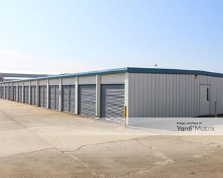 Photo 3 of Mini-Max Self Storage - 3700 Lee Street, Alexandria, LA