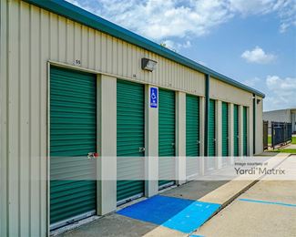 Photo 2 of Amazing Storage - 2300 SW Evangeline Thruway, Lafayette, LA