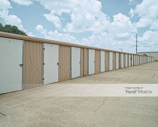 Photo 4 of AAA U-Store-UM - 3515 Highway 90 East, Broussard, LA