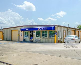 Photo 1 of Devon Self Storage - 300 Westgate Road, Lafayette, LA