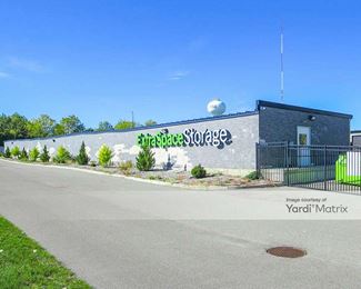 Photo 1 of Extra Space Storage - 949 4 Mile Road NW, Grand Rapids, MI