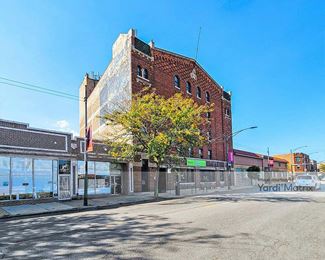 Photo 2 of Extra Space Storage - 6542 North Clark Street, Chicago, IL