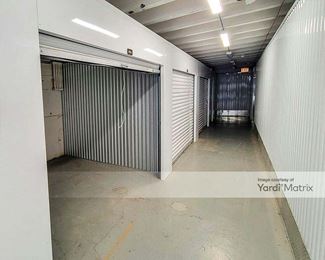 Photo 4 of Extra Space Storage - 6542 North Clark Street, Chicago, IL