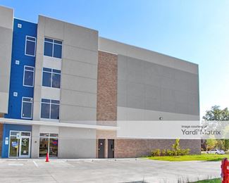 Photo 4 of Storage Center, The - 3401 Common Street, Lake Charles, LA