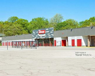 Photo 3 of iStorage - 1920 Spruce Street, Leavenworth, KS