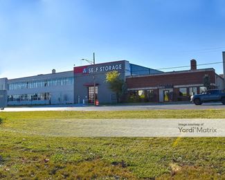 Photo 2 of Devon Self Storage - 23745 Mound Road, Warren, MI