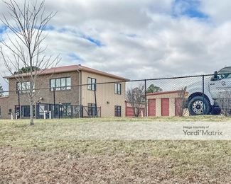 Photo 2 of Clarksville Self Storage - 2732 Trenton Road, Clarksville, TN